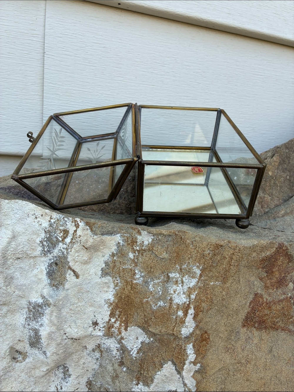 Vintage glass and brass hinged top jewelry, or trinket box. - Picture 3 of 6